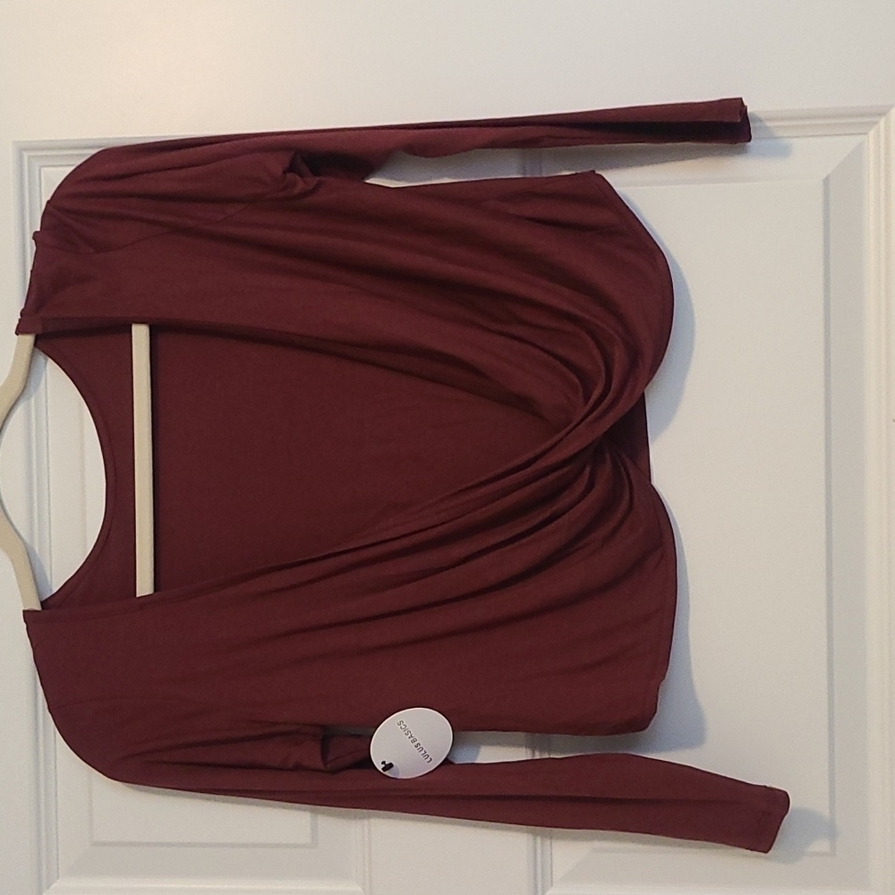 𝅺LULUS wrap wine color long sleeve top, Small NEW w/tags